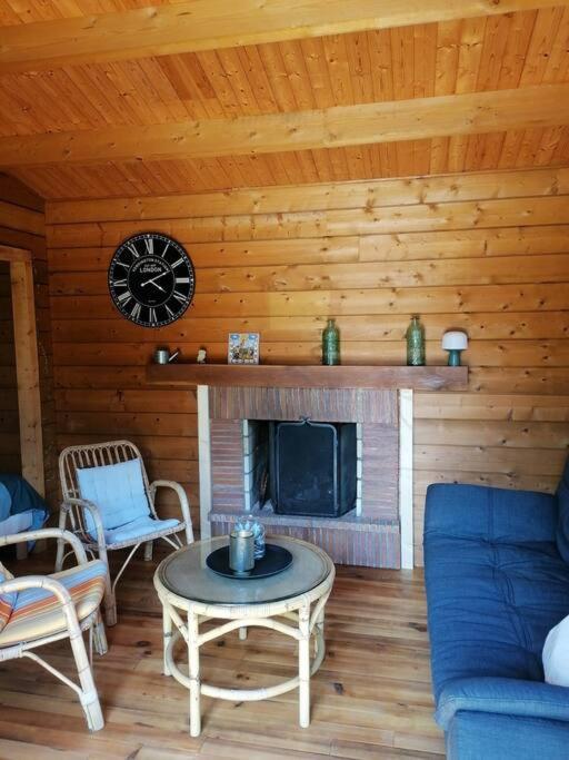 Chalet En Pleine Nature Au Bord D'un Etang Lanvallay